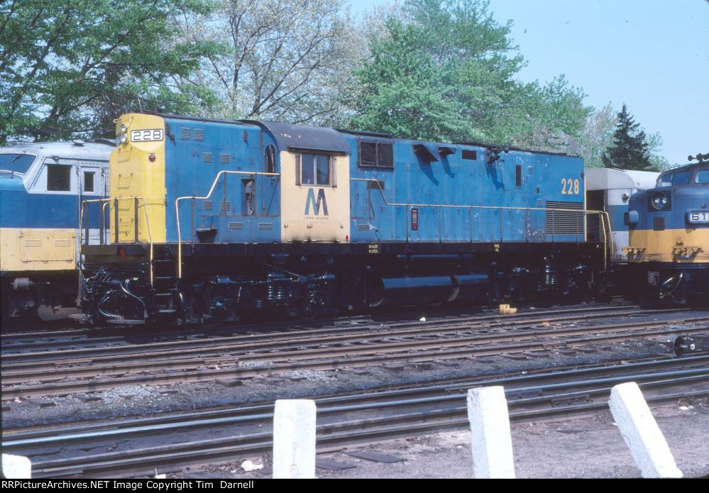 LI 228 rests over the weekend with a newly painted underframe